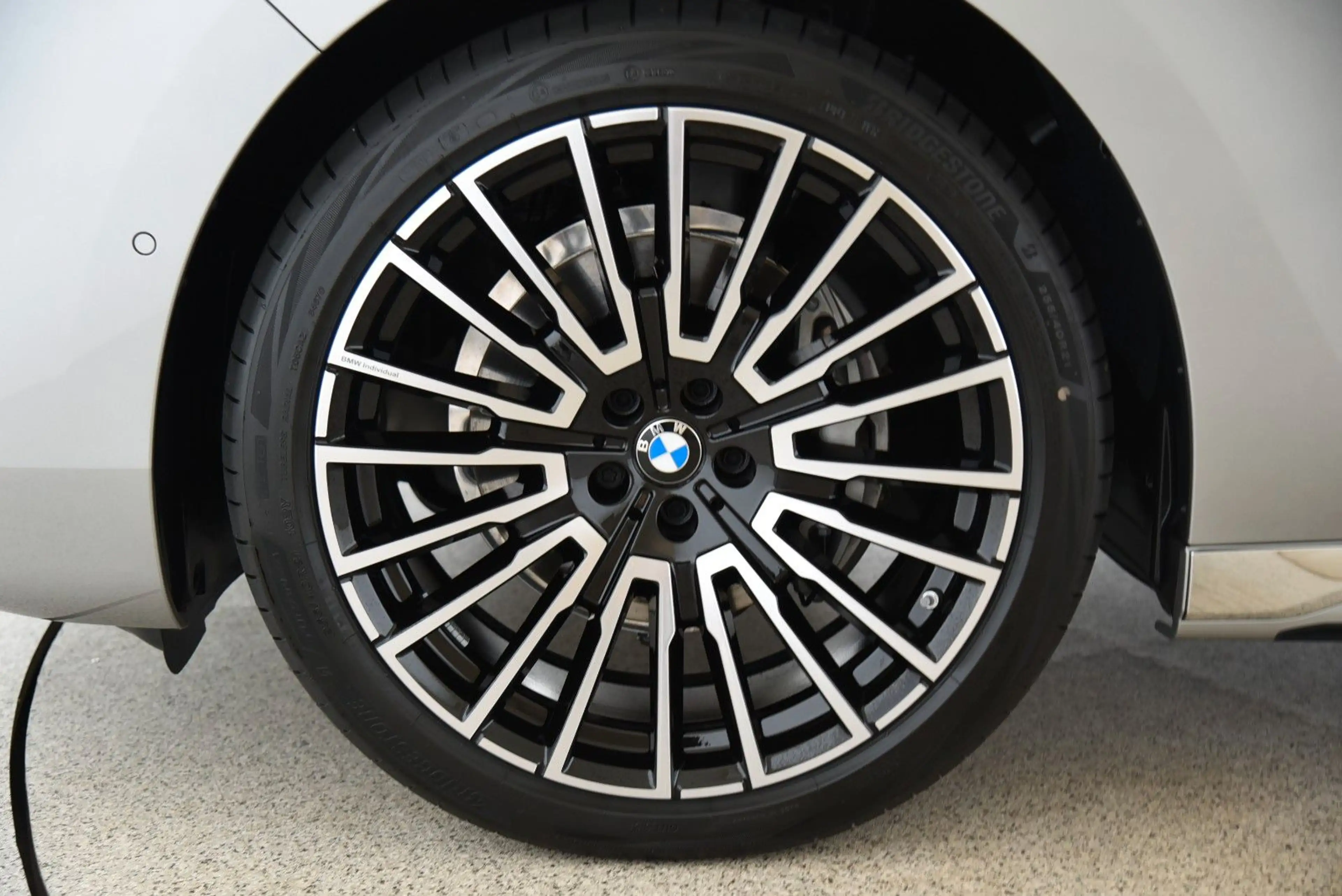 BMW 740 d xDrive Pano ACC LED StandHzg B&W 360° DAB — photo 23