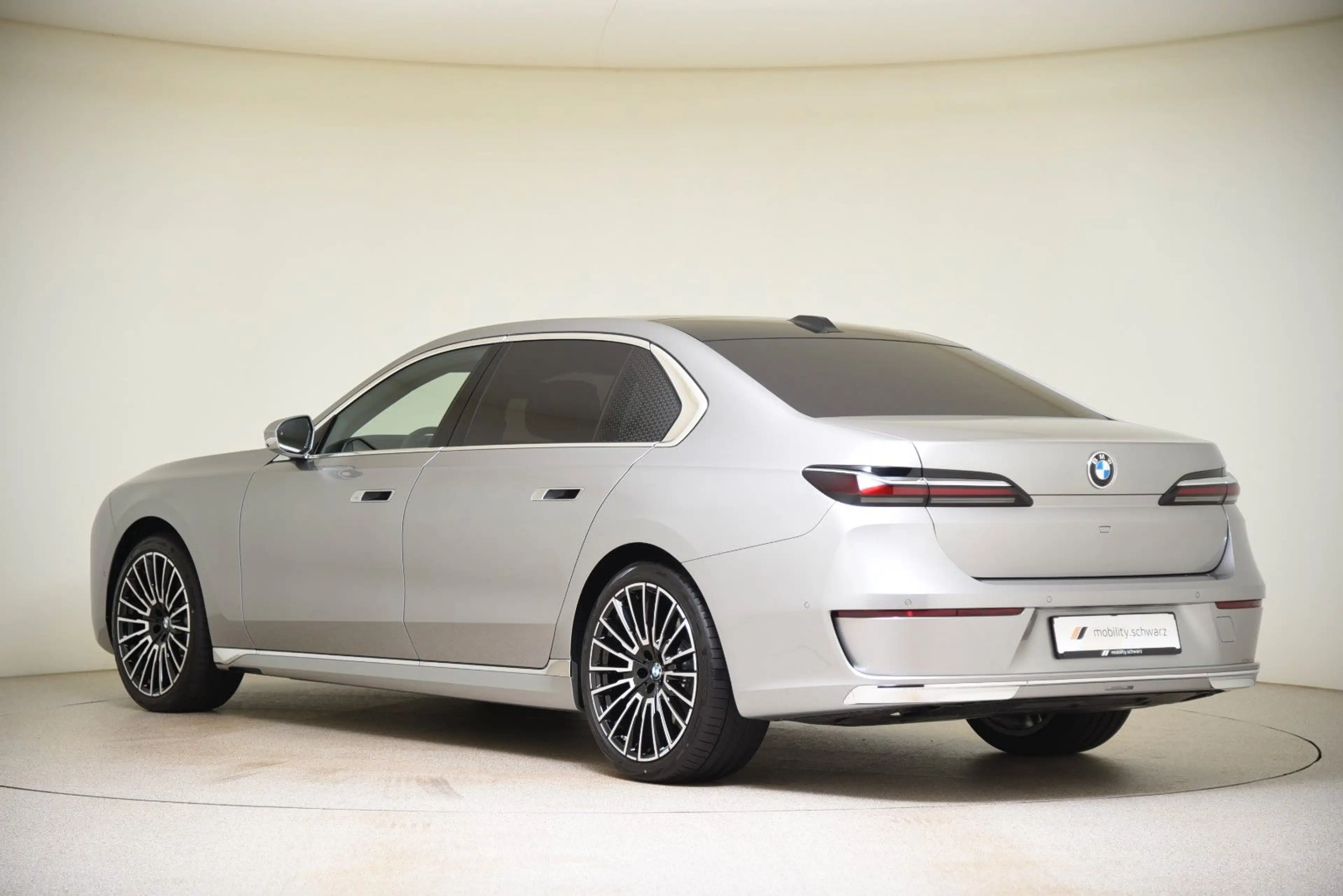 BMW 740 d xDrive Pano ACC LED StandHzg B&W 360° DAB — photo 2