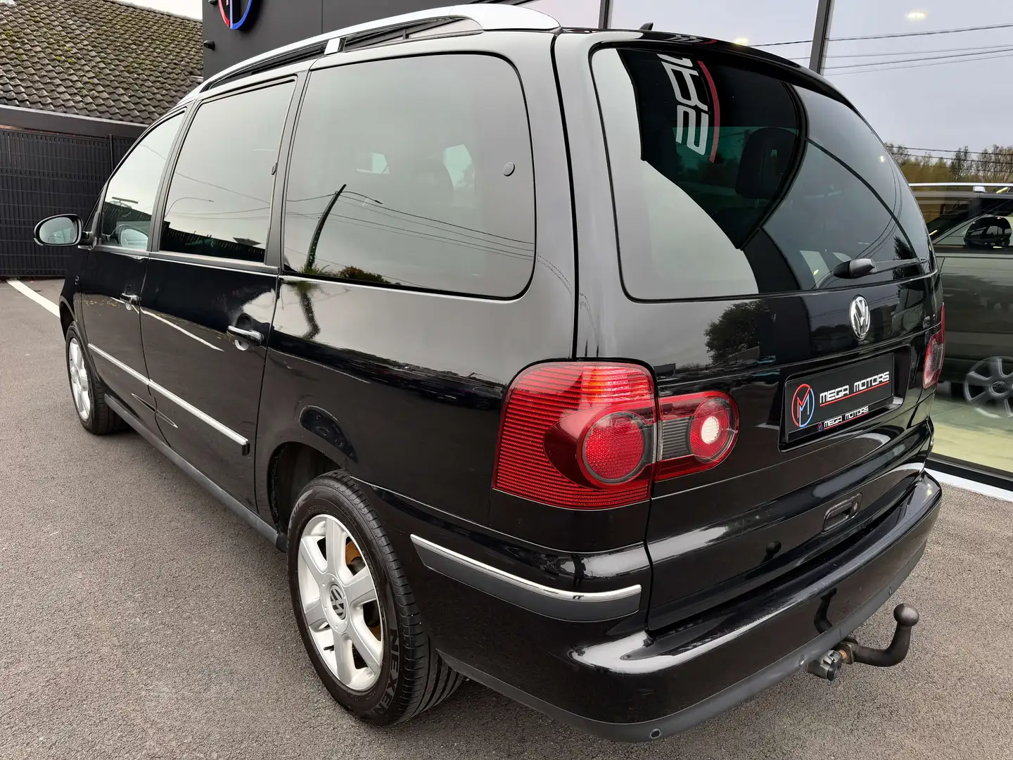 Volkswagen Sharan 1.9 TDi 116CV 7PL NAVi FULL CUiR PDC CRUiSE SG CHF Noir - 2