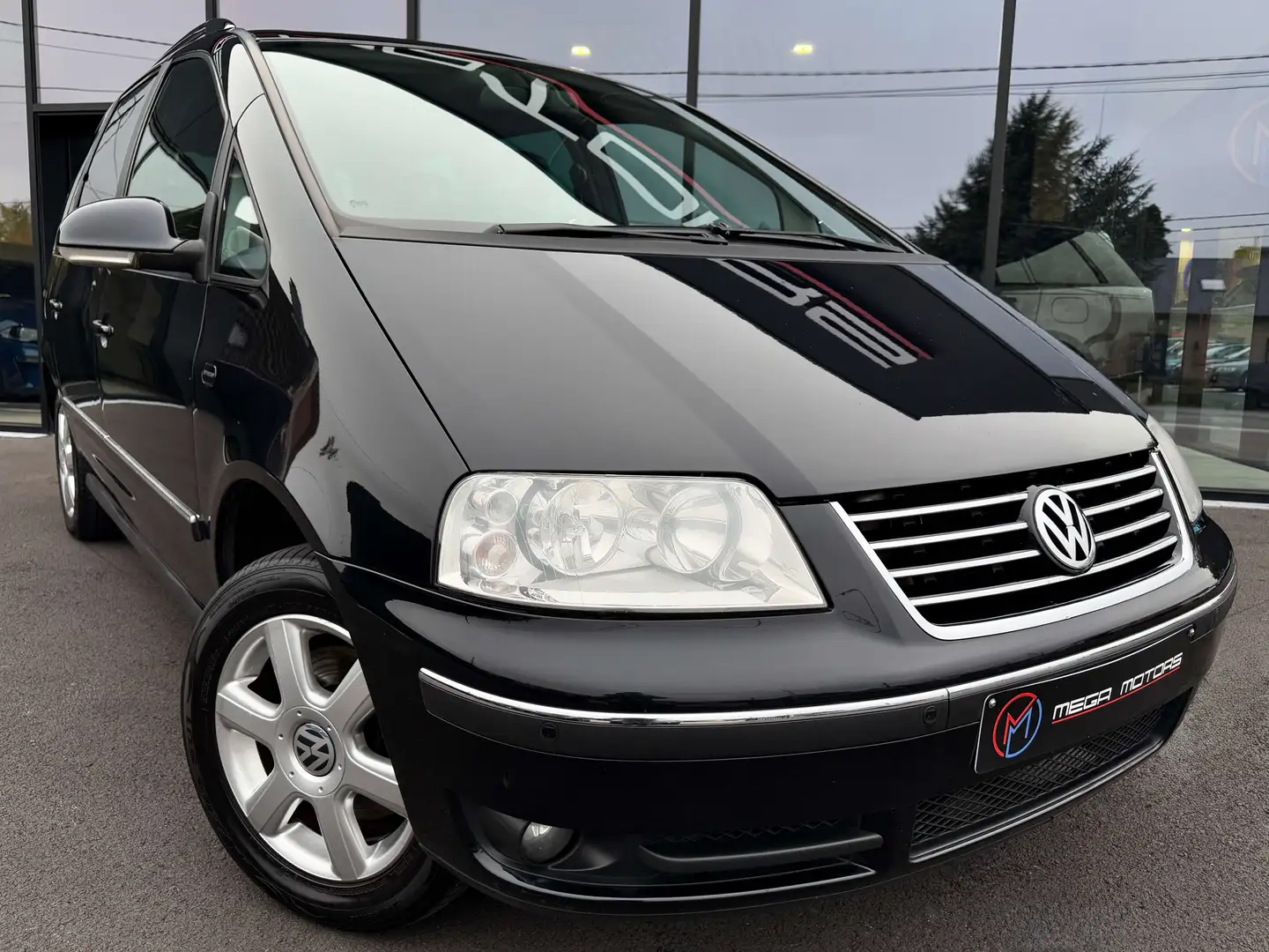Volkswagen Sharan 1.9 TDi 116CV 7PL NAVi FULL CUiR PDC CRUiSE SG CHF Noir - 1