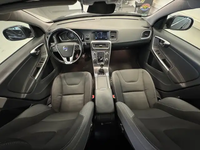 Volvo V60 view 8