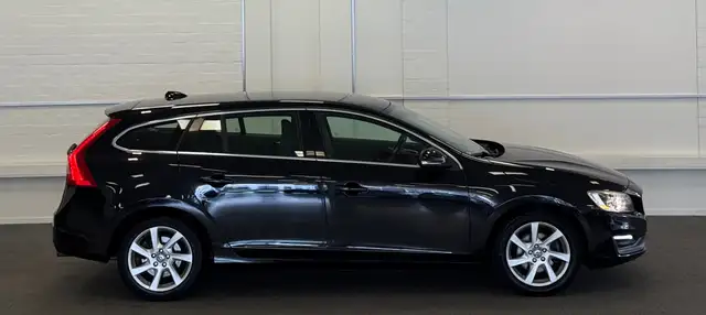 Volvo V60 view 4
