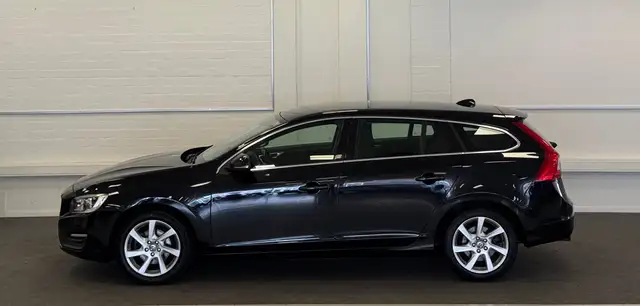 Volvo V60 view 3