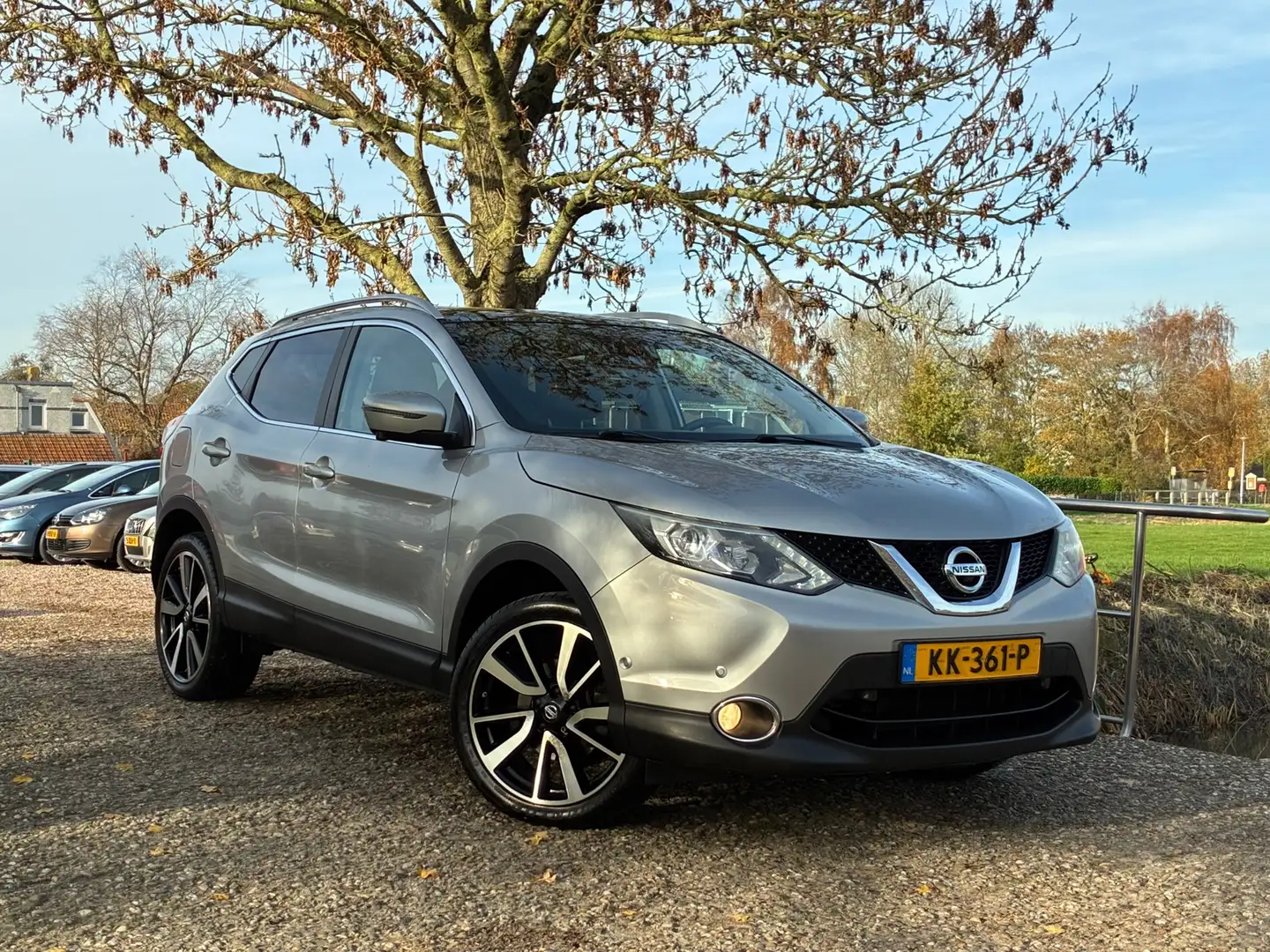Nissan Qashqai 1.2 Tekna | Leder + Panodak + 360 camera nu €10.97 Gris - 1