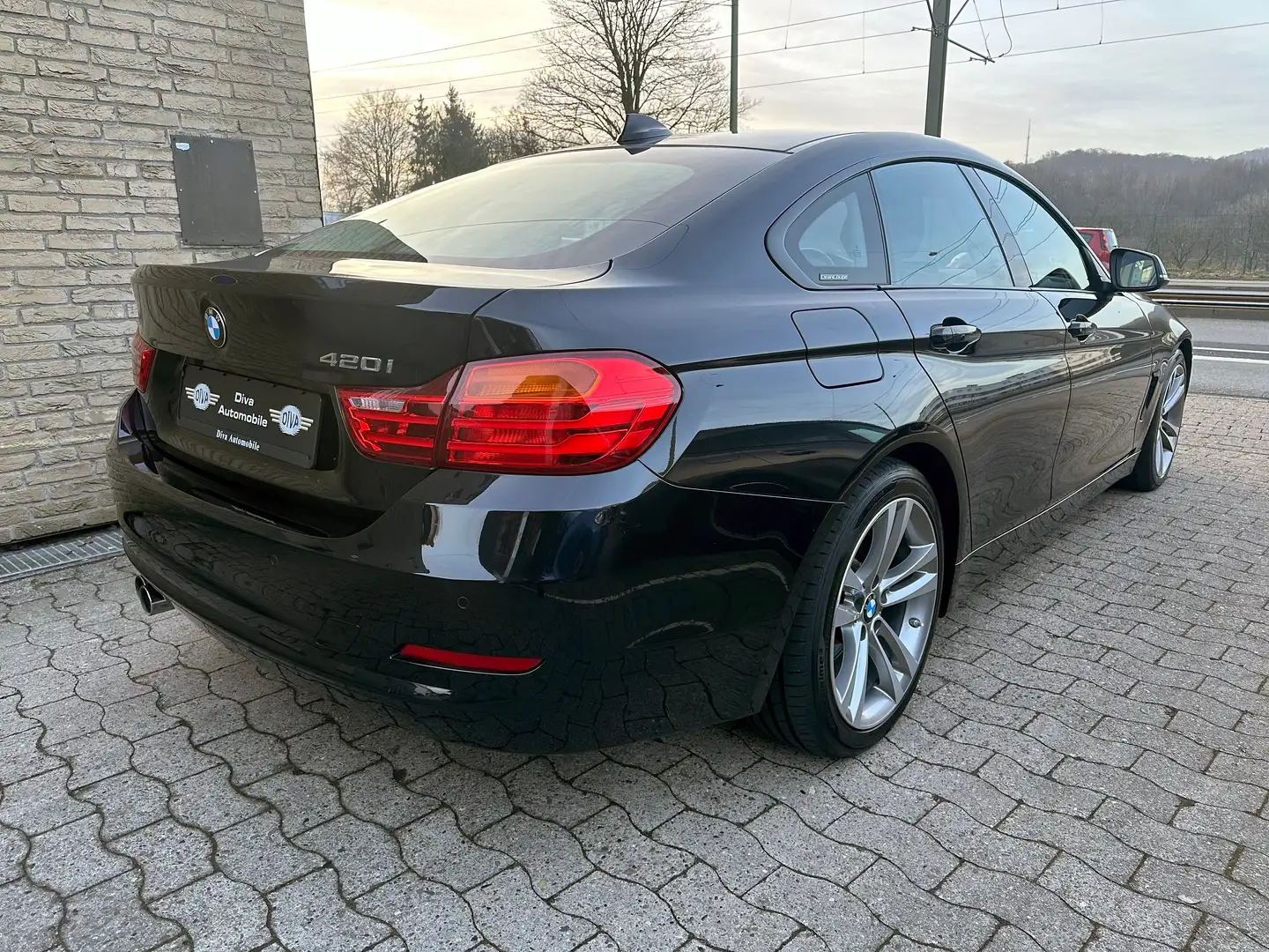 BMW 420 i Advantage Automatik Schwarz - 2