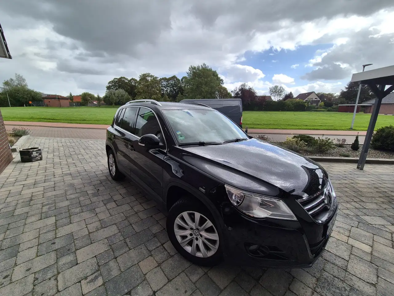 Volkswagen Tiguan 1.4 TSI Sport & Style — photo 1 of 13