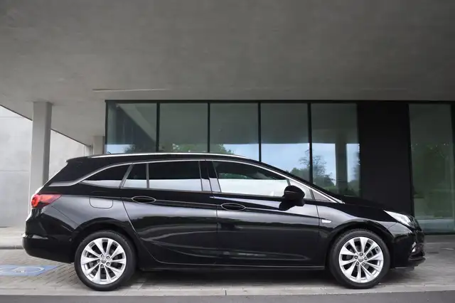 Opel Astra view 3
