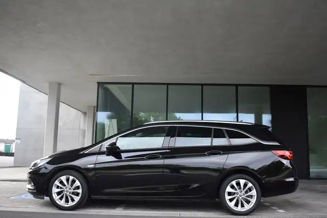 Opel Astra view 4