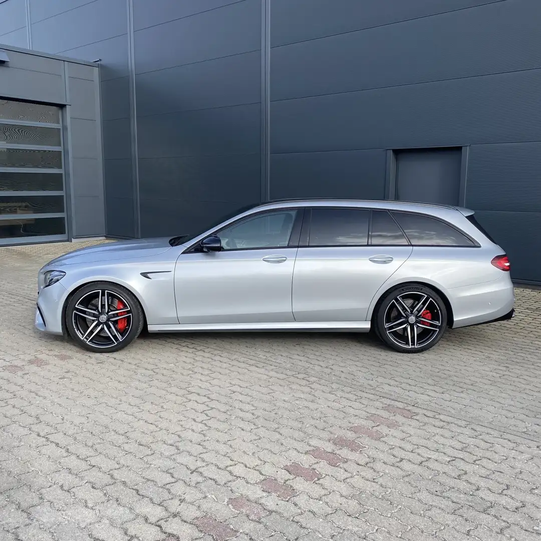 Mercedes-Benz E 63 AMG E 63 S T Com/ILS/Distr/KeyG/360/Standhzg/PanoDac srebrna - 2