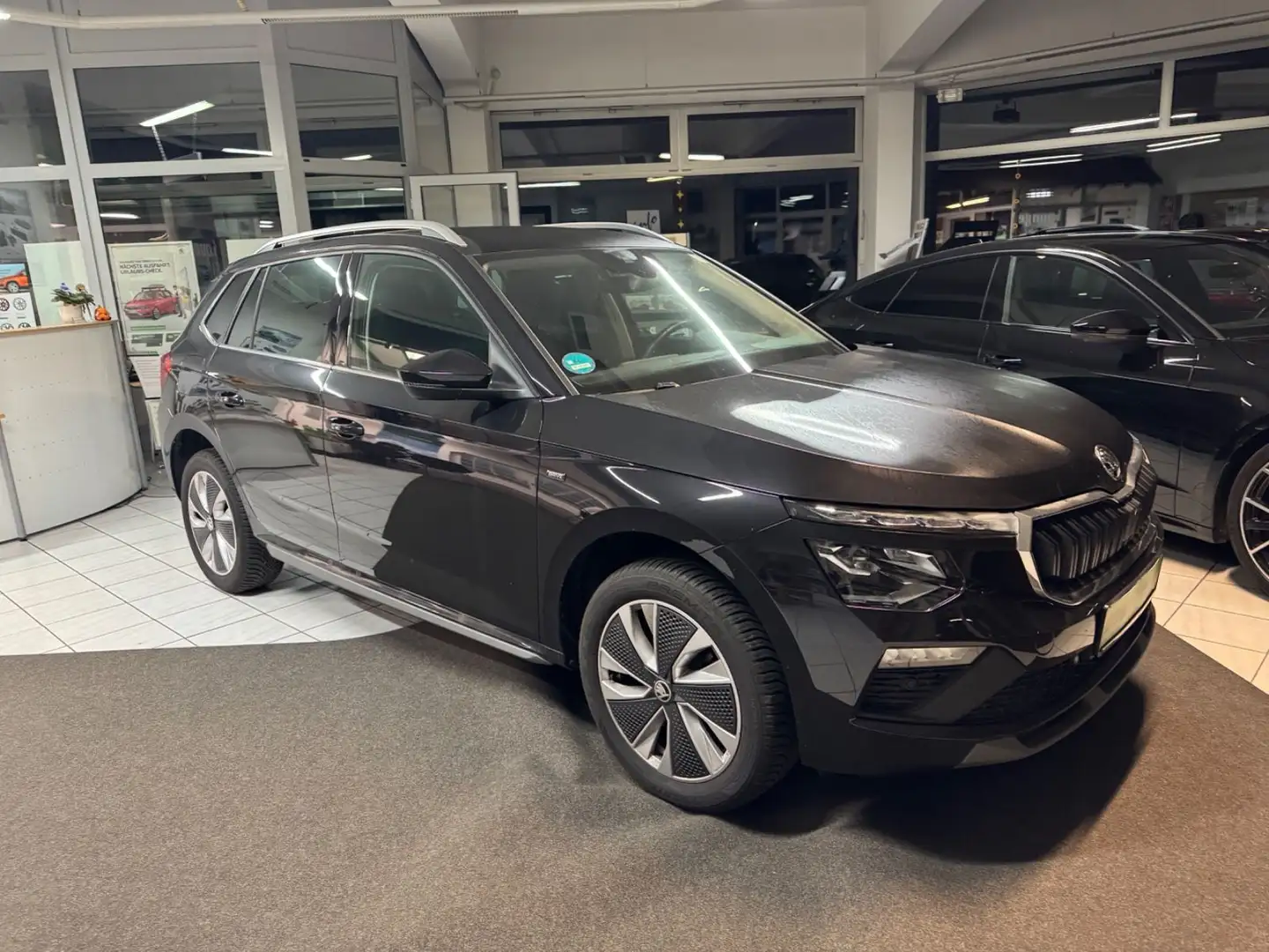Skoda Kamiq Selection DSG 85kw Schwarz - 1