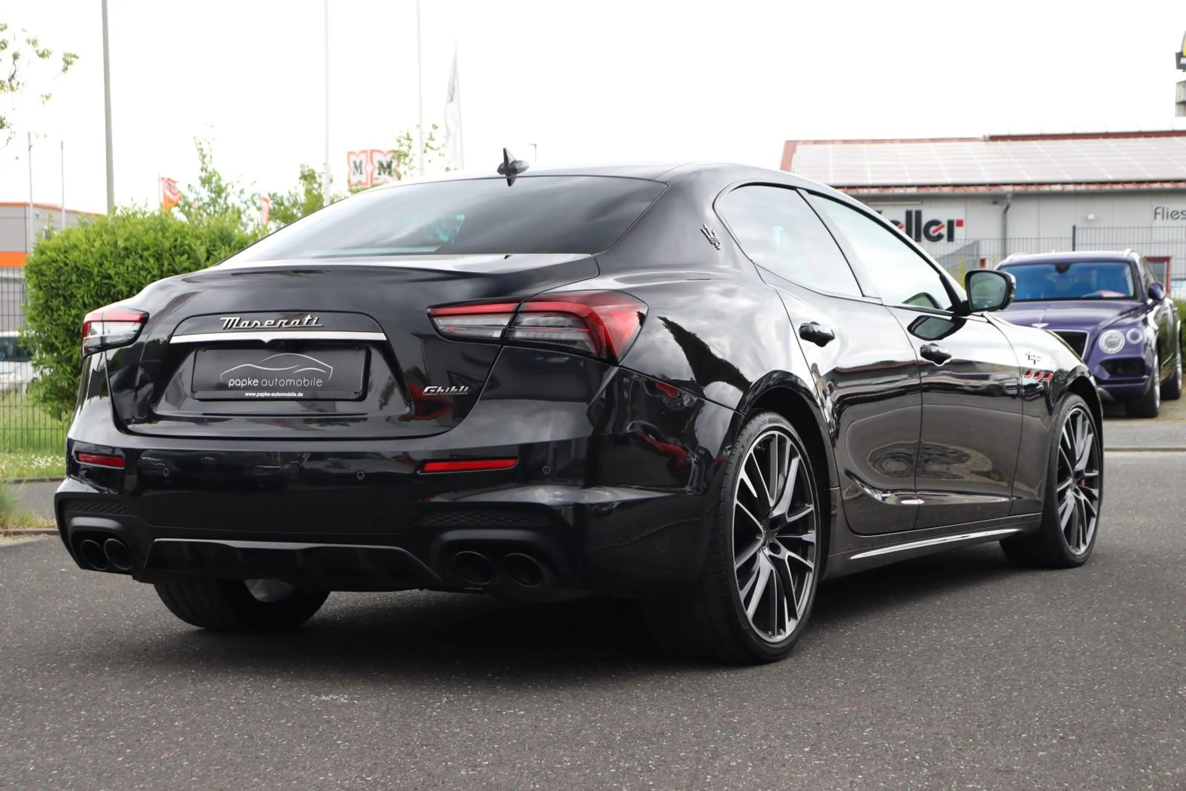 Maserati Ghibli 3.8 V8 Trofeo +21ZOLL+CABRON+ASSIST+B&W++ — photo 5