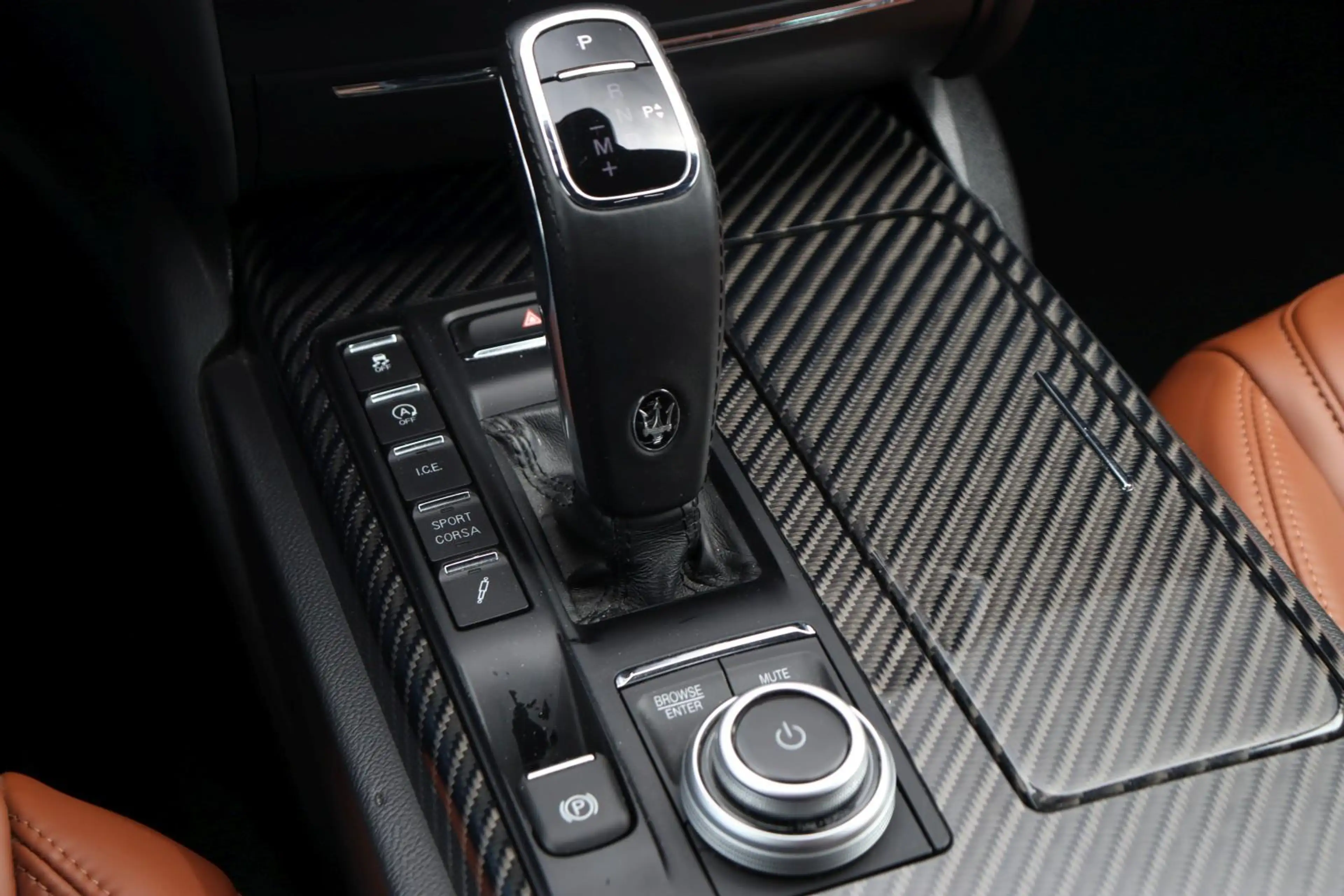 Maserati Ghibli 3.8 V8 Trofeo +21ZOLL+CABRON+ASSIST+B&W++ — photo 12