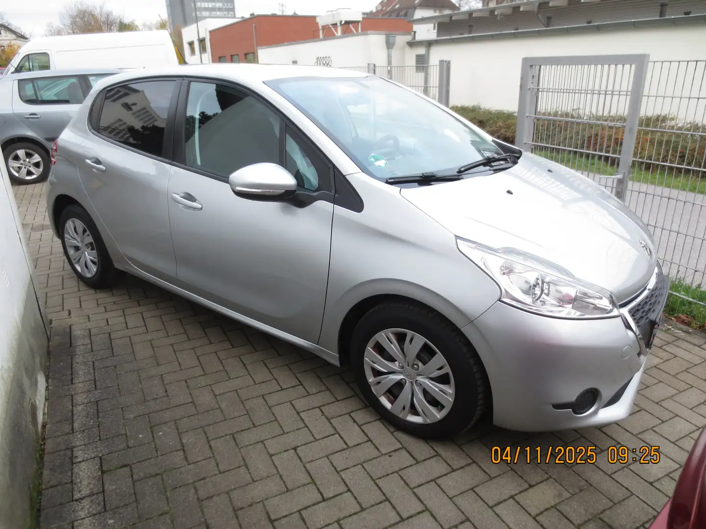 Peugeot 208 Active Grau - 2