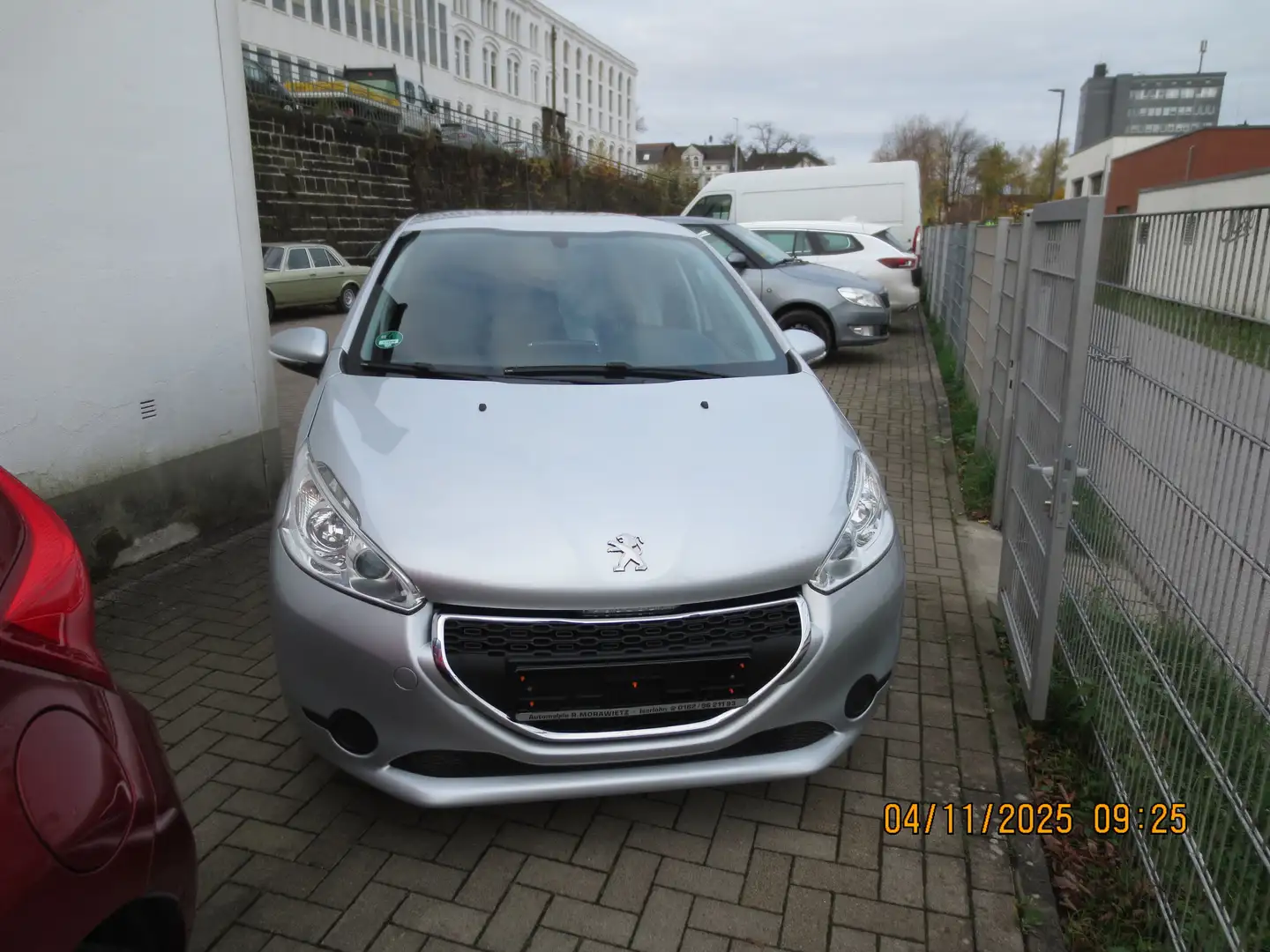 Peugeot 208 Active Grau - 1