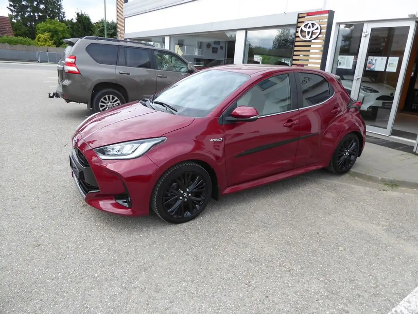 Toyota Yaris Hybrid Lounge Rot - 2