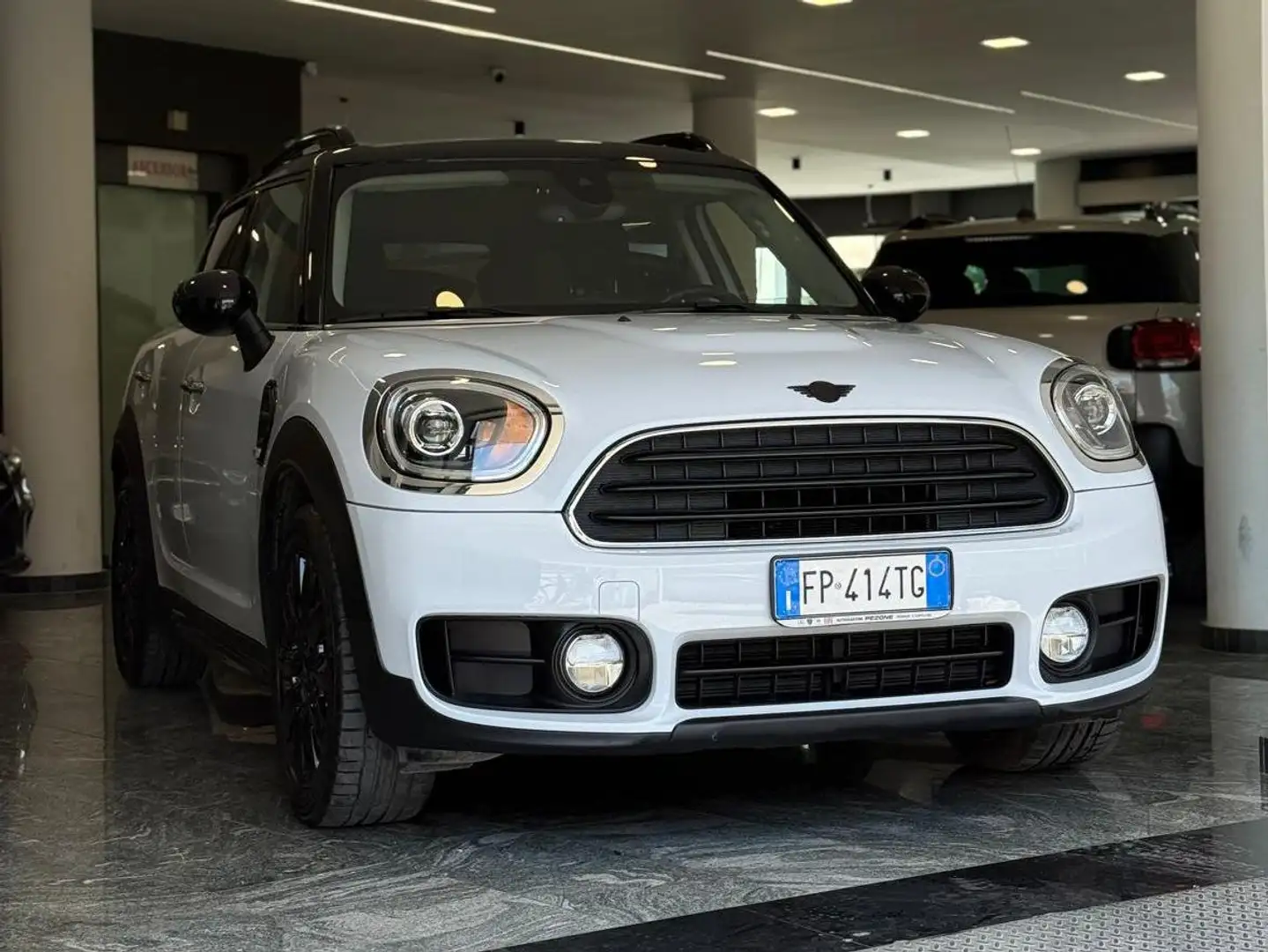 MINI Cooper D Countryman Mini Countryman F60 2017 2.0 Hype auto Bianco - 2