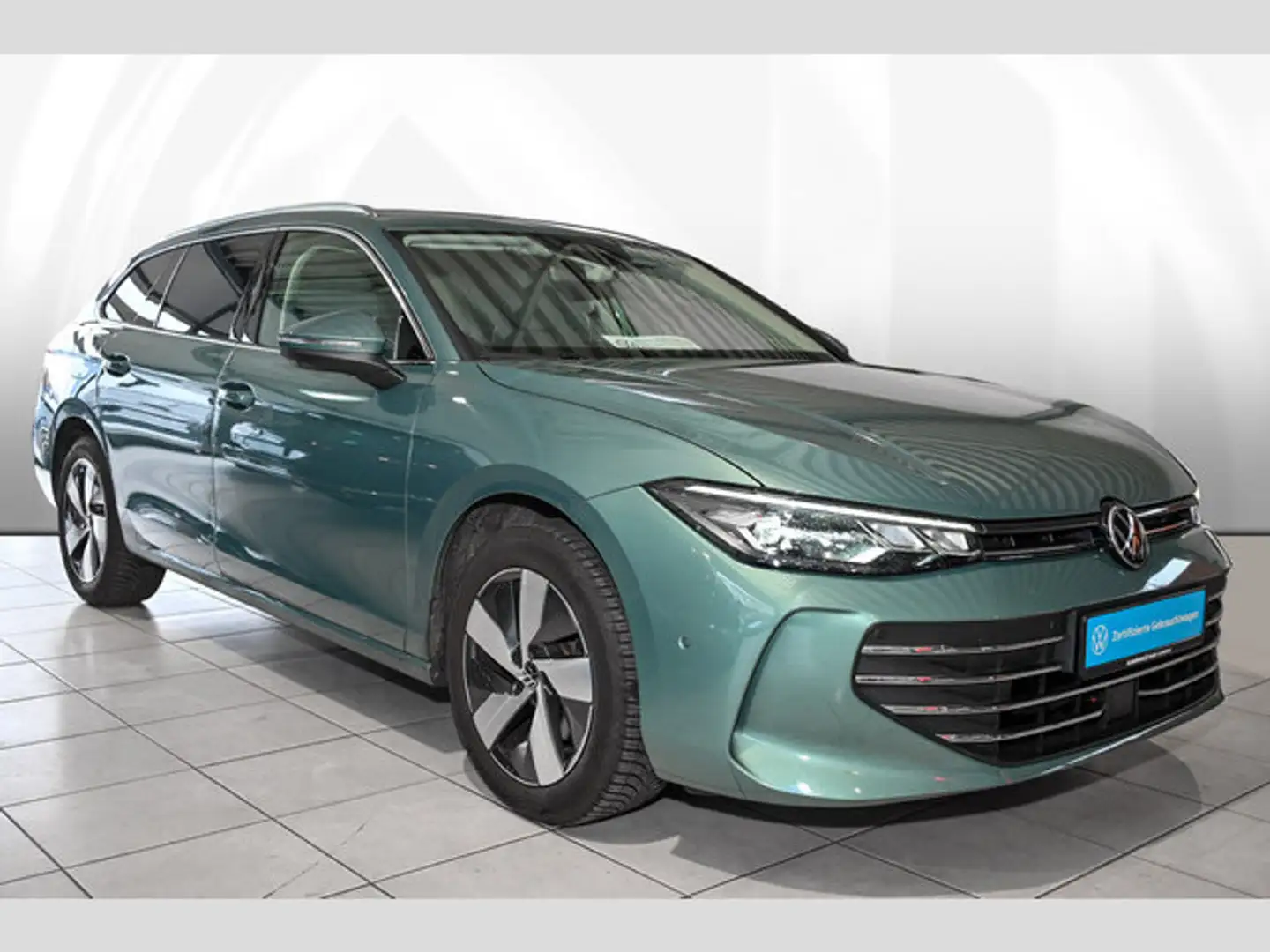 Volkswagen Passat Variant 1.5 eTSI DSG Business Groen - 2