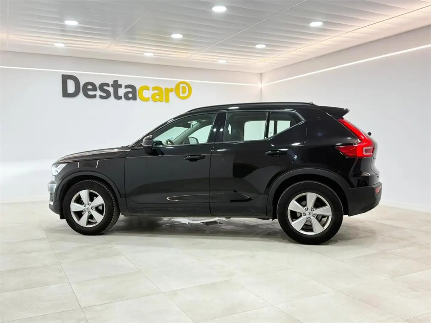 Volvo XC40 T2 Momentum Core - 2