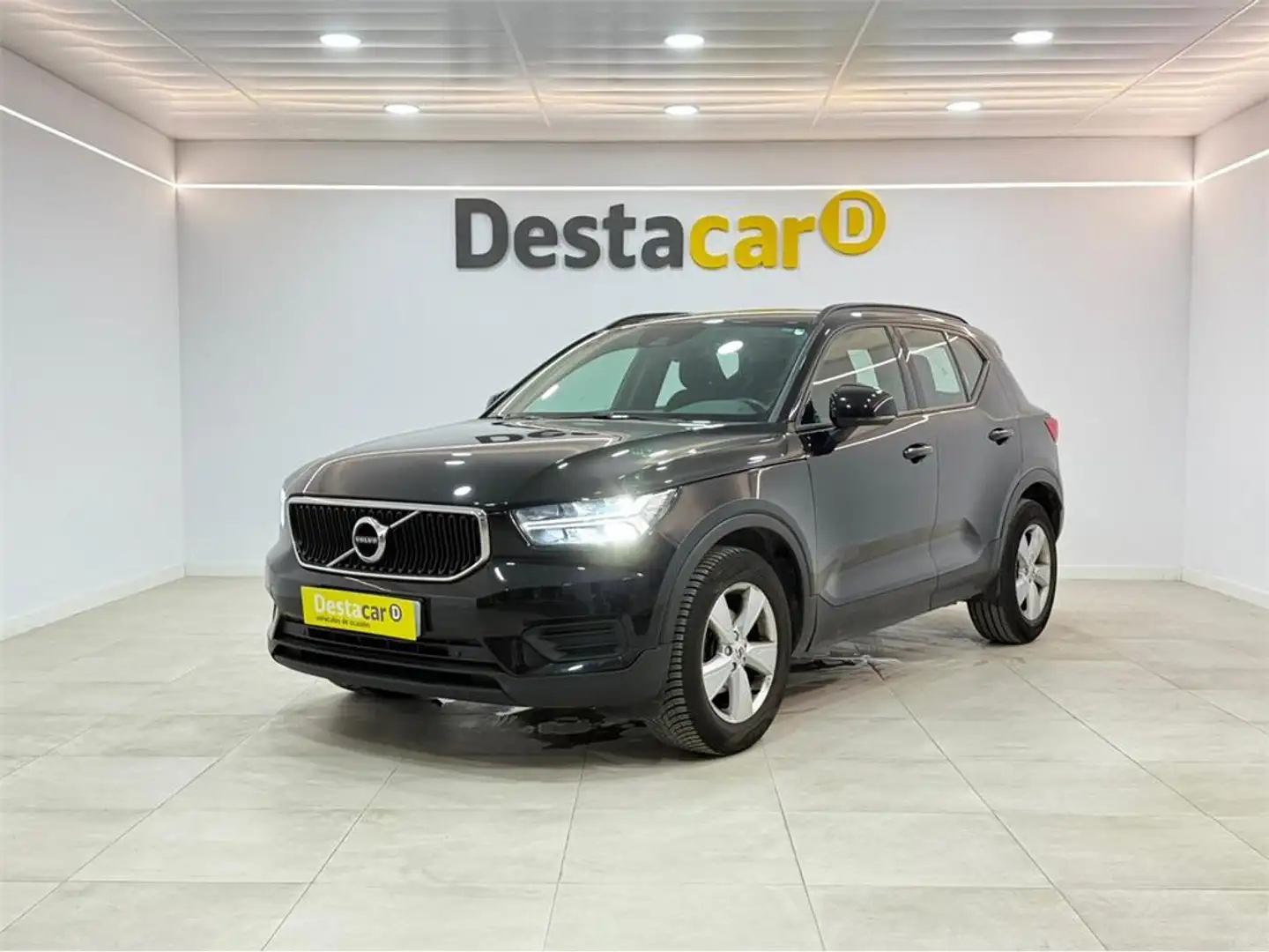 Volvo XC40 T2 Momentum Core - 1