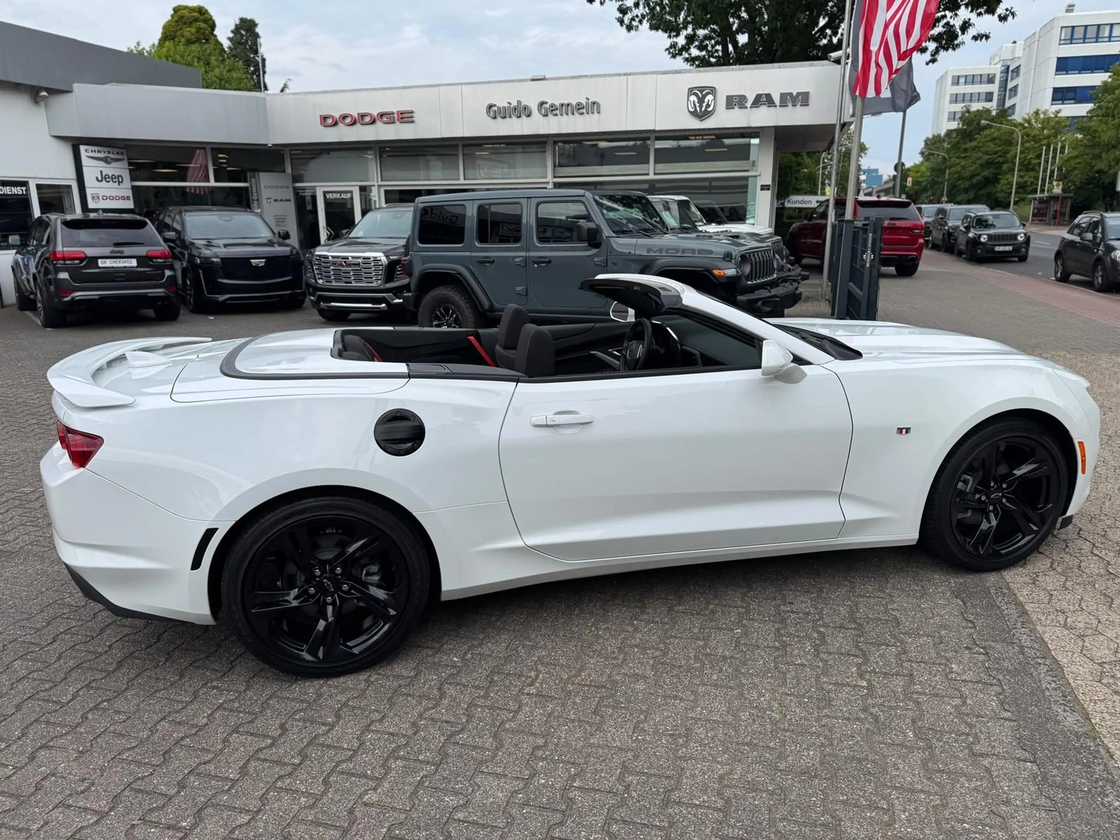 Chevrolet Camaro 2.0l Convertible RS — photo 3