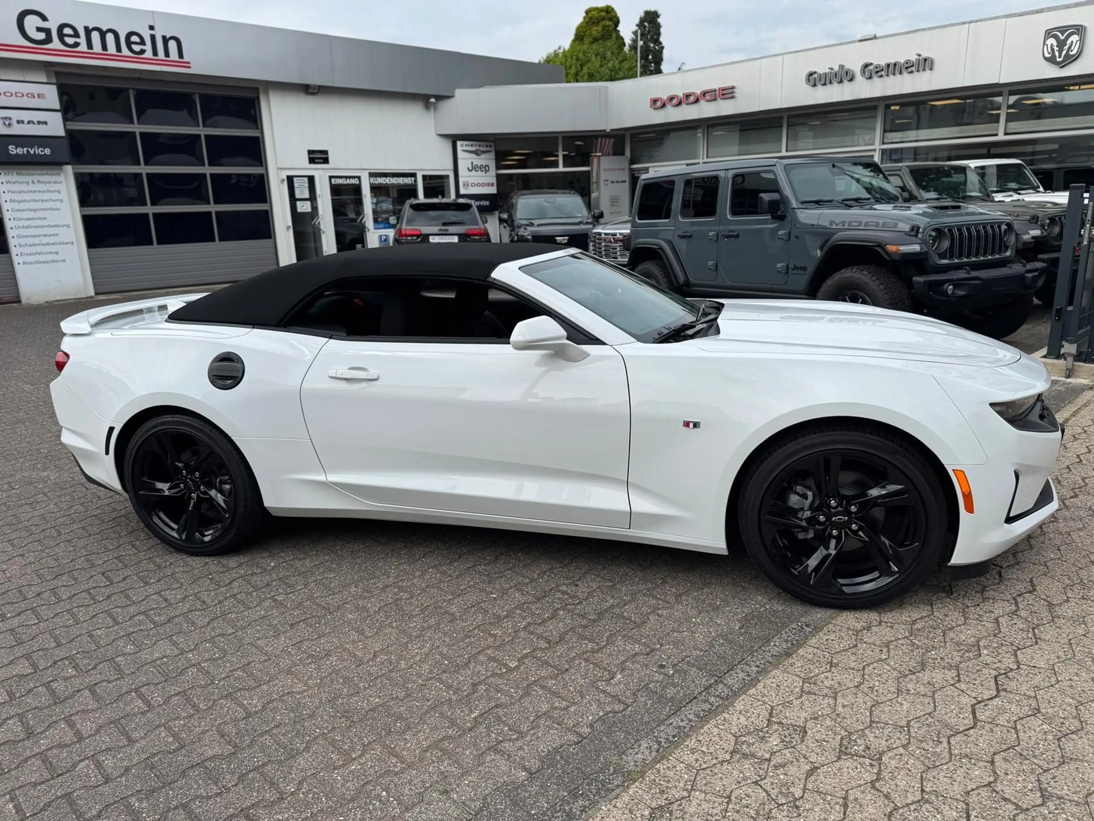 Chevrolet Camaro 2.0l Convertible RS — photo 12