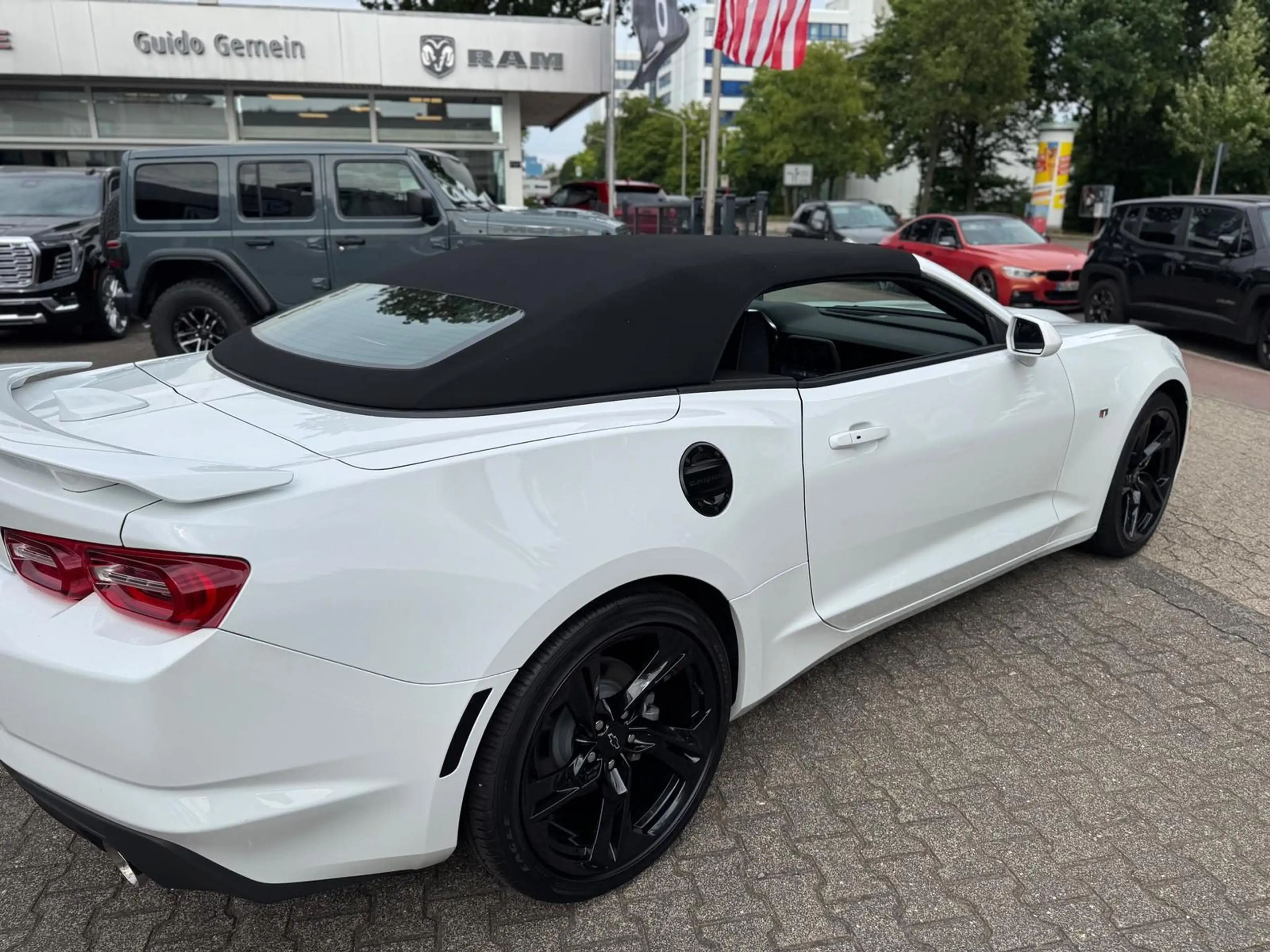 Chevrolet Camaro 2.0l Convertible RS — photo 11