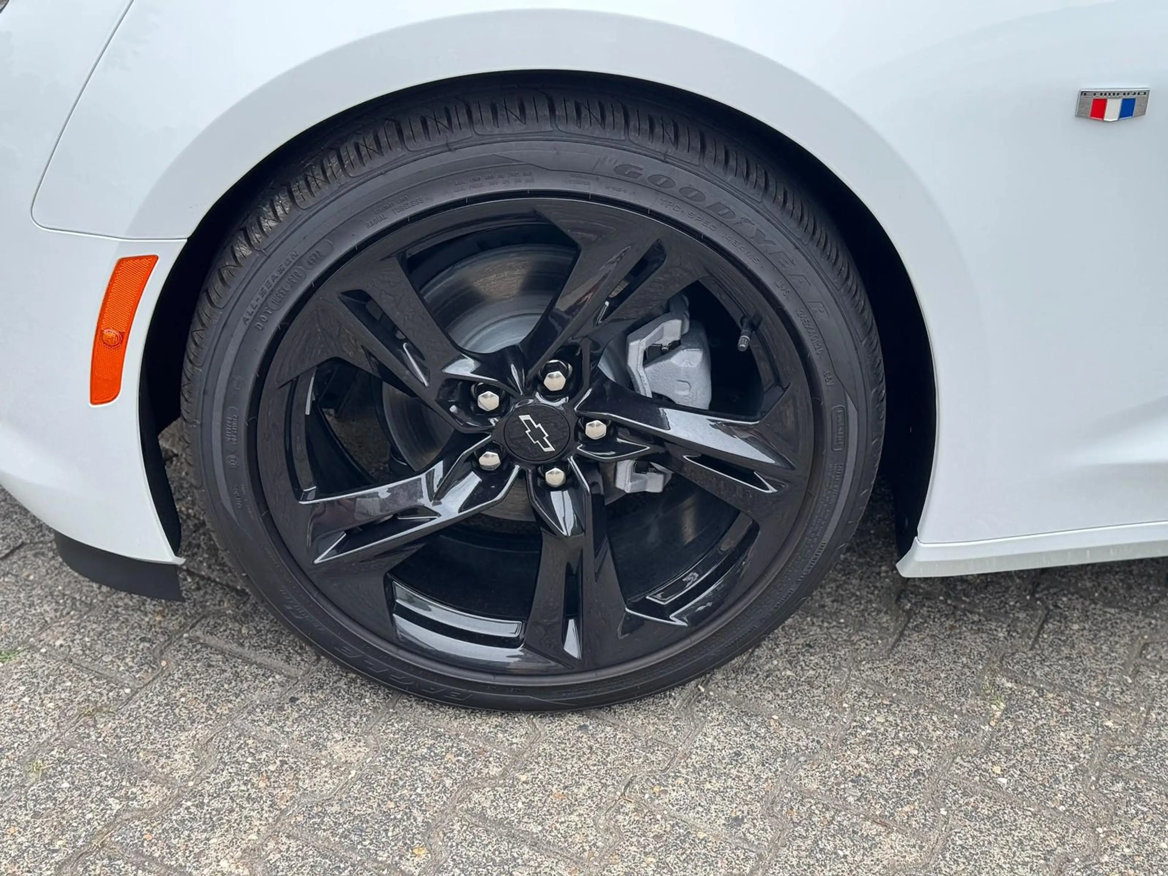 Chevrolet Camaro 2.0l Convertible RS — photo 13