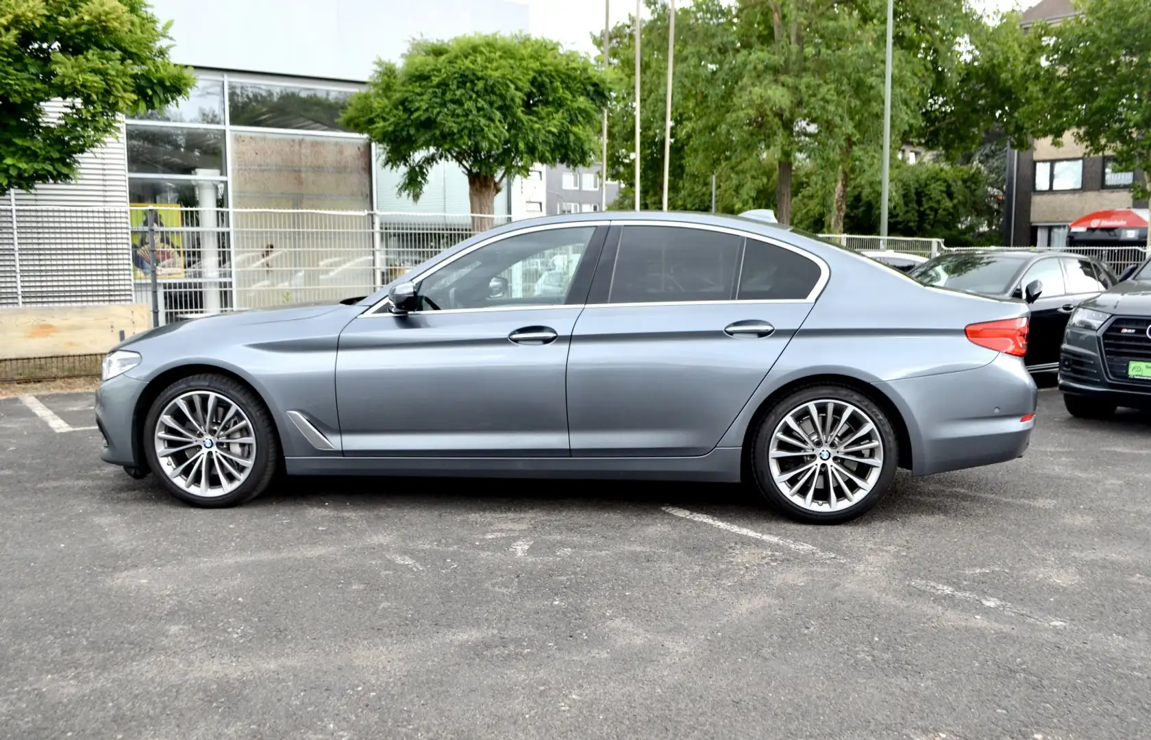 BMW 540i xDRIVE *HEAP-UP*BMW-SCHECKHEFT*GARANTIE* Grijs - 2