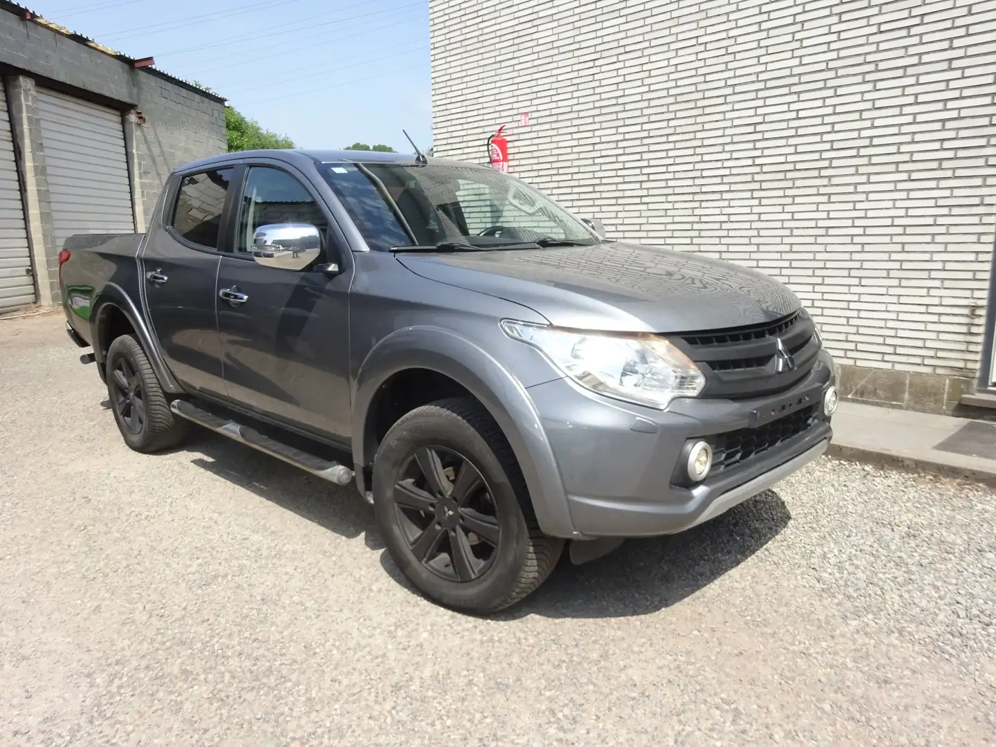 Mitsubishi L200 Gris - 2