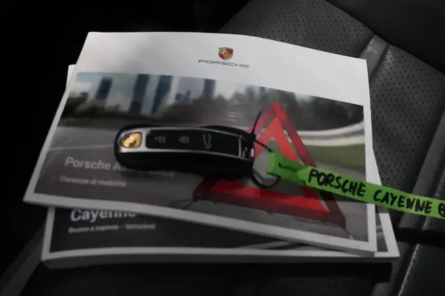 Porsche Cayenne Coupe E-Hybrid PHEV 17,9 kWh Aut. MY23/Panorama/L Ansicht 20