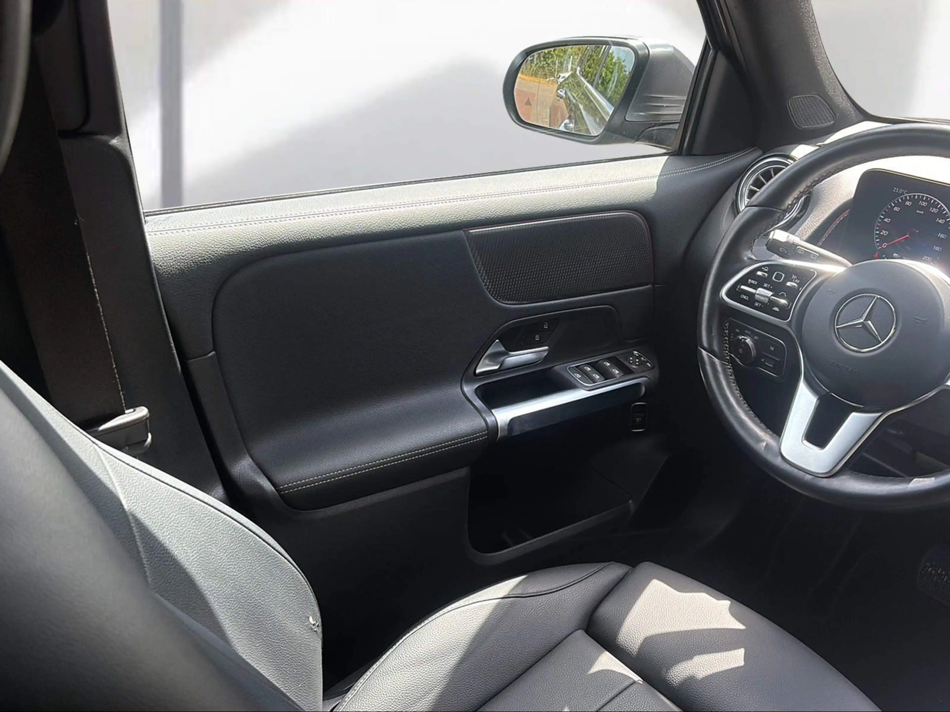 Mercedes-Benz EQB 250 PROGRESSIVE RFK KEYLESS LED HECKKL — photo 14