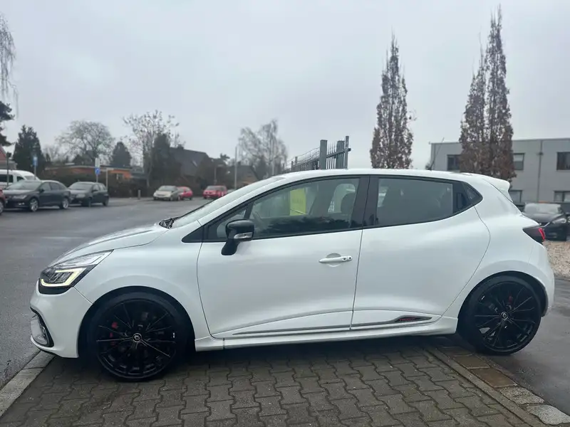Annonce voiture d'occasion Renault Clio - CARADIZE