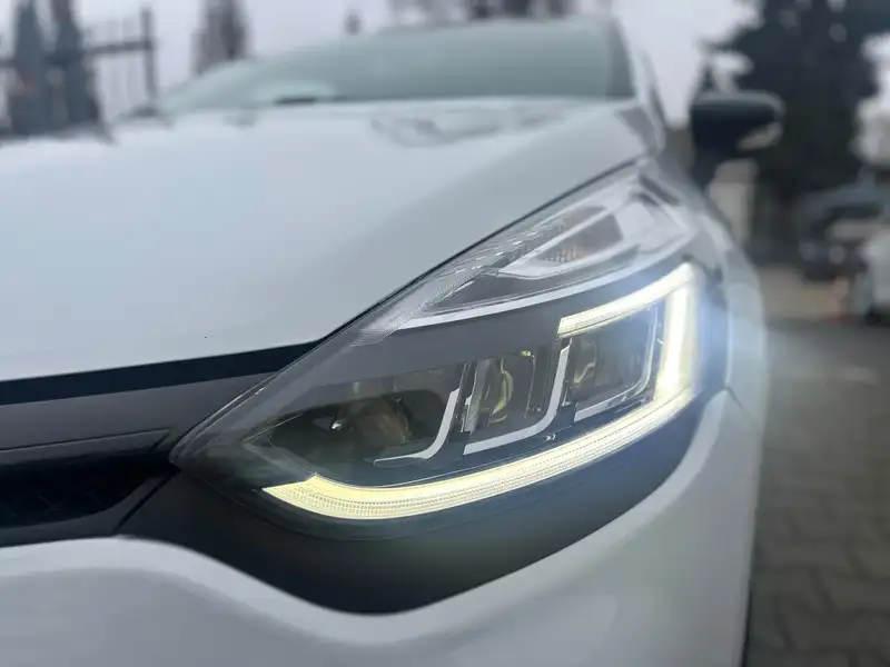 Annonce voiture d'occasion Renault Clio - CARADIZE