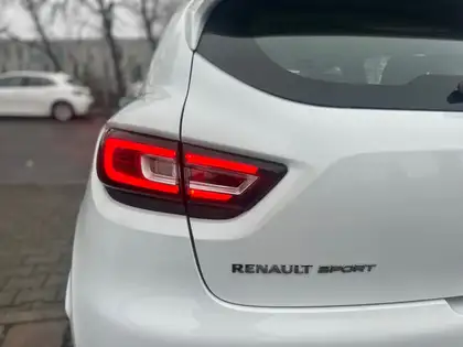 Annonce voiture d'occasion Renault Clio - CARADIZE