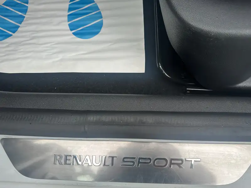Annonce voiture d'occasion Renault Clio - CARADIZE