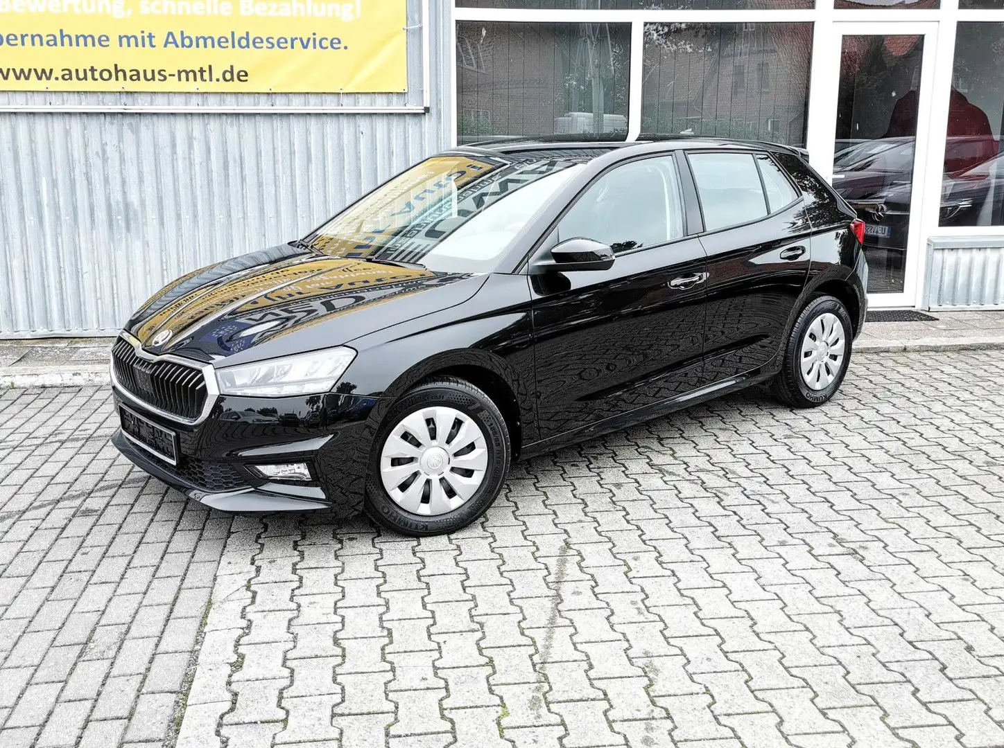 Skoda Fabia 1.0l MPI 59kW Selection KLIMA SHZ Schwarz - 1
