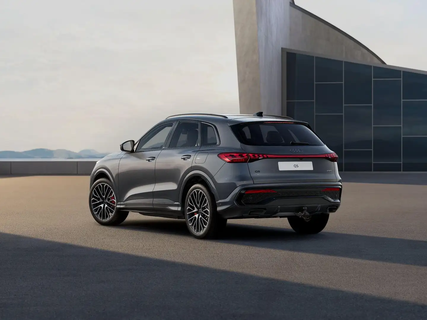 Audi Q5 2.0 TFSI e-hybrid quattro S edition Competition | Grijs - 2