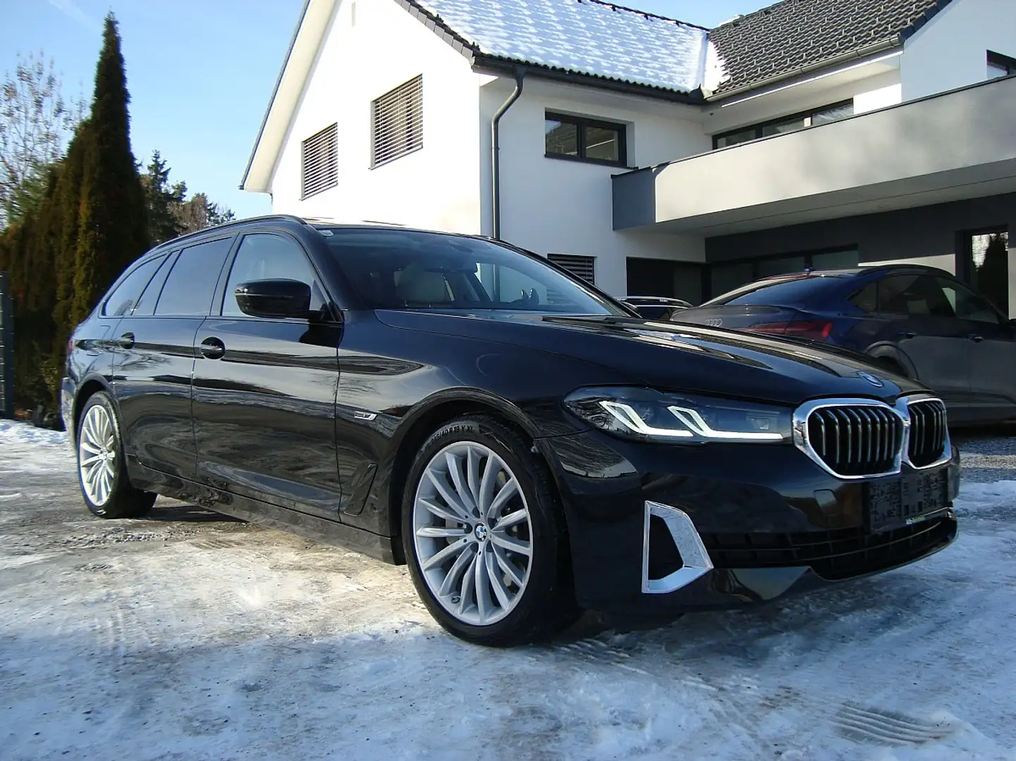 BMW 530 e xDrive Touring Aut.Mod 22 Exclusive 1-Hand !! Schwarz - 1