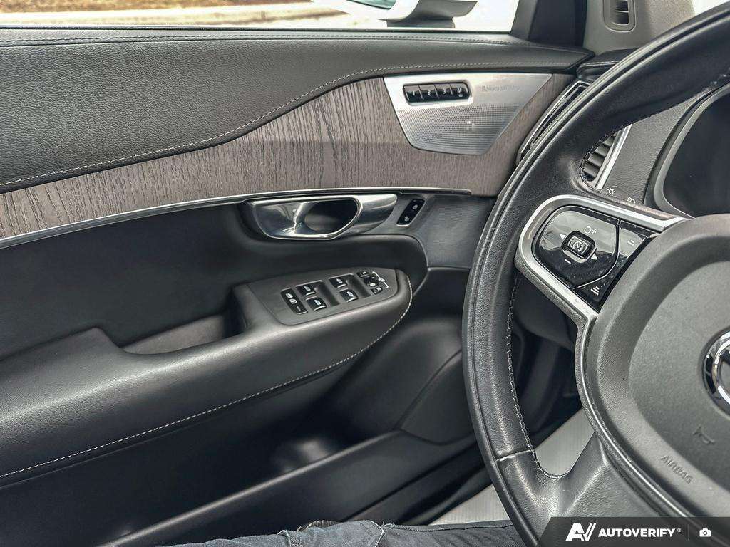2022 Volvo XC90 T6 Inscription 7 Passenger thumb 16