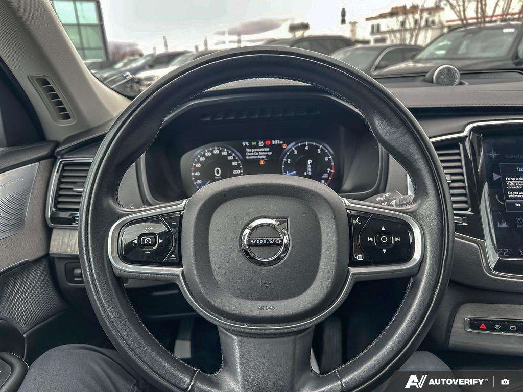 2022 Volvo XC90 T6 Inscription 7 Passenger thumb 13
