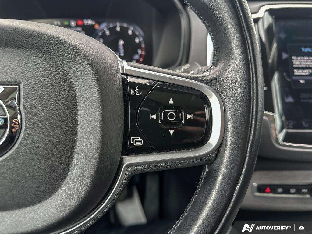 2022 Volvo XC90 T6 Inscription 7 Passenger thumb 15