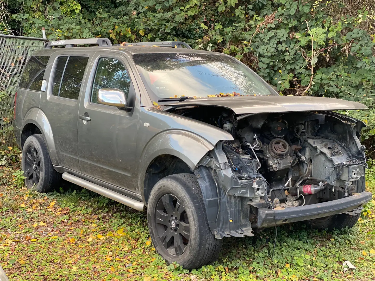 Nissan Pathfinder 2.5 dCi Elegance, NUR als Ersatzteillager/Bastler Grau - 2