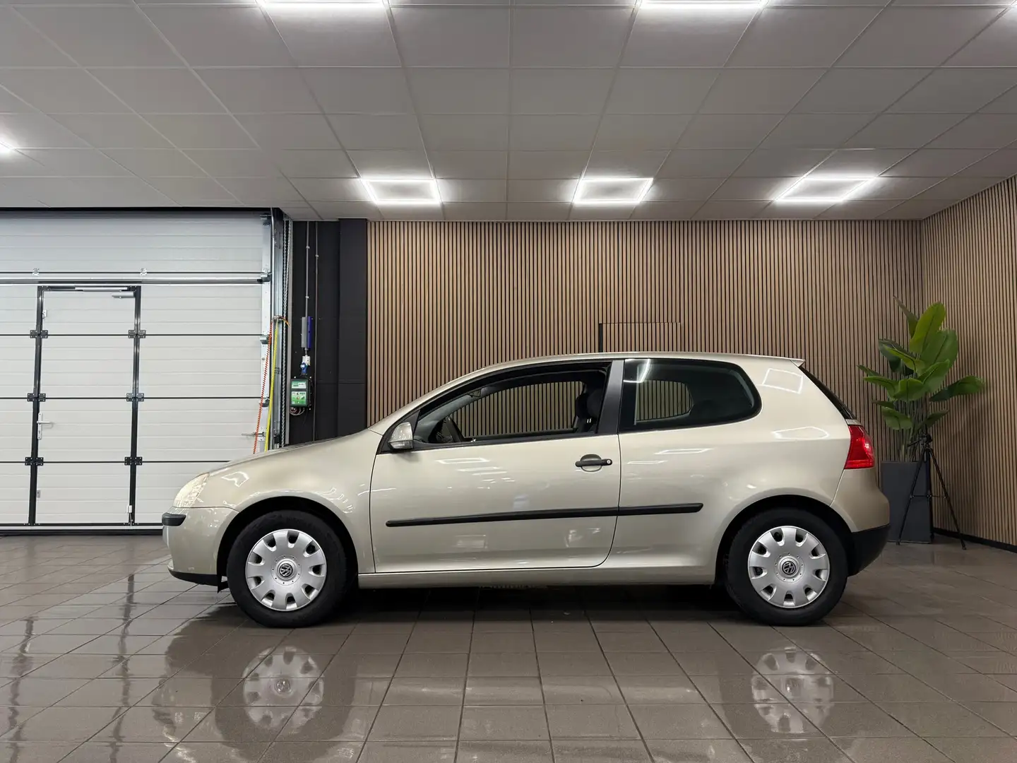 Volkswagen Golf 1.6 FSI Turijn * Dealer onderhouden / Airco / Crui Beige - 2