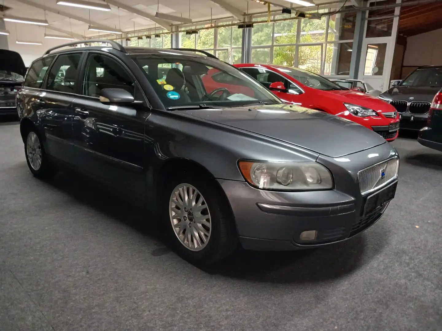 Volvo V50 Kombi 1.8 Momentum TÜV 11/26 ANHÄNGERKUP Grau - 2