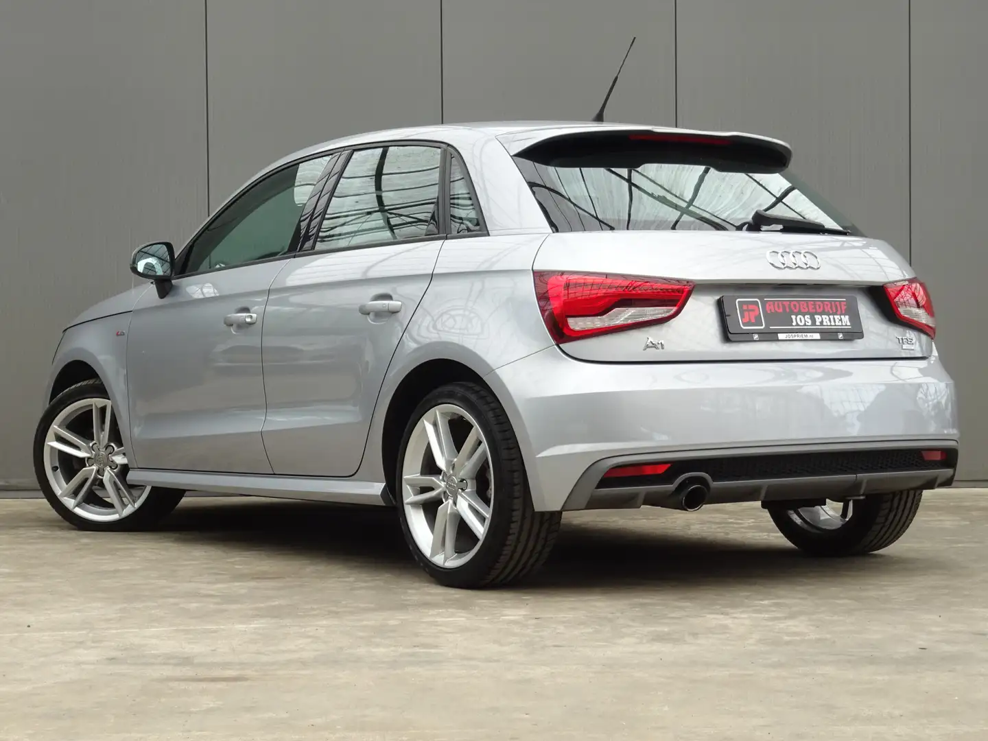 Audi A1 Sportback 1.0 TFSI Adrenalin * NAVIGATIE * S-LINE Сірий - 2