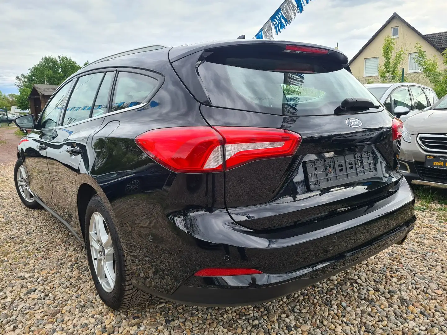 Ford Focus 1,0 EcoBoost 92kW  Turnier *TOP AUSSTATT.* Noir - 2