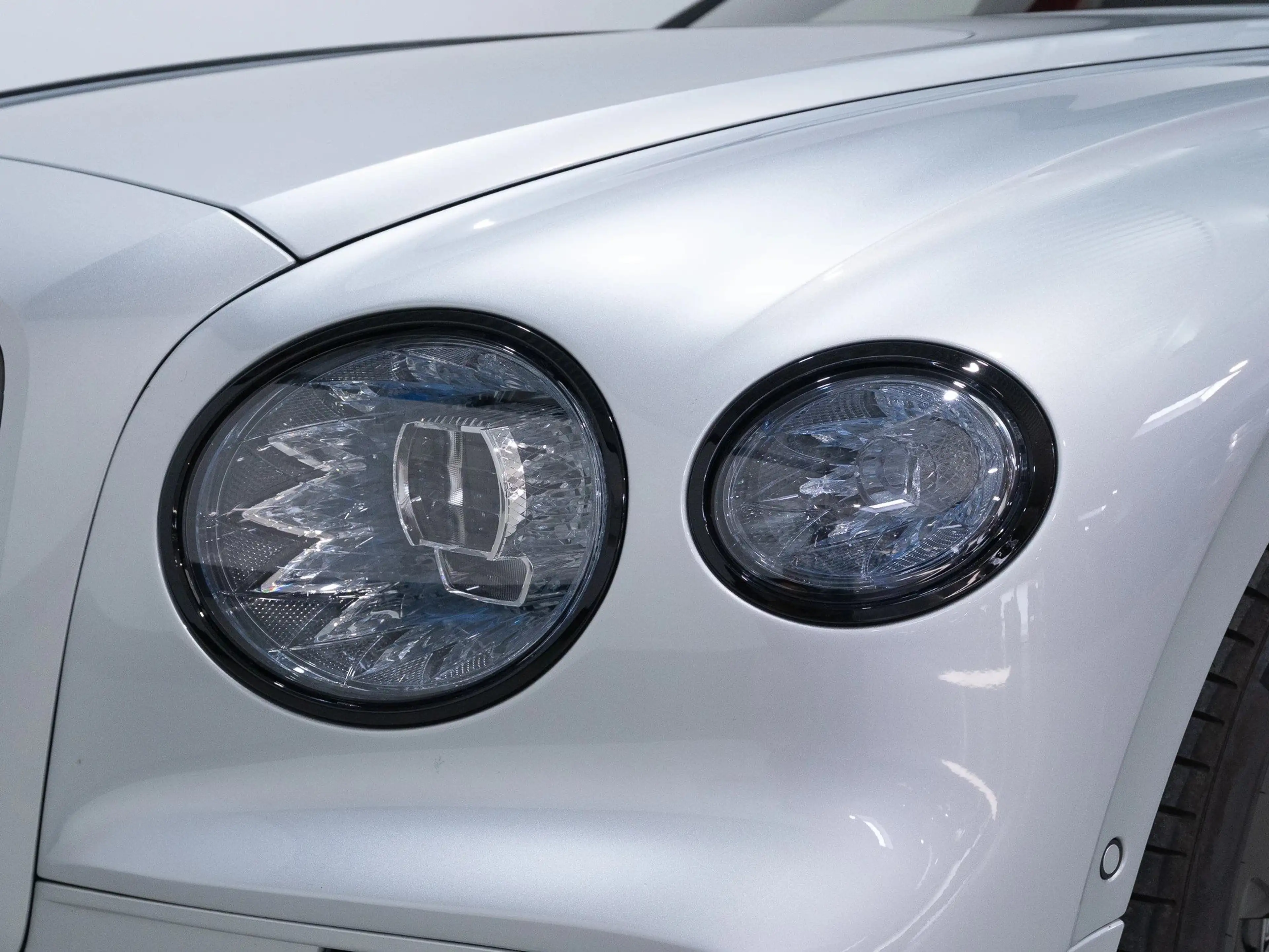 Bentley Flying Spur V8 Hybrid *B&O*Rotating* — photo 9
