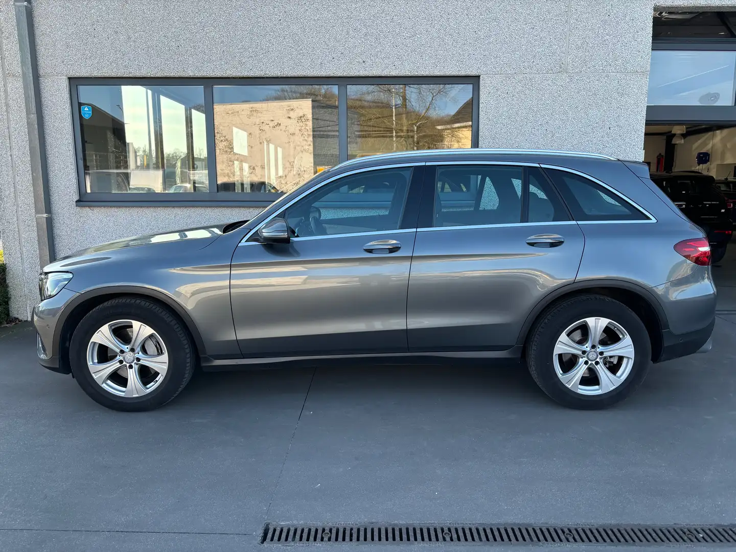 Mercedes-Benz GLC 220 d 4-Matic NAVI LEDER CLIM AMG Gris - 1