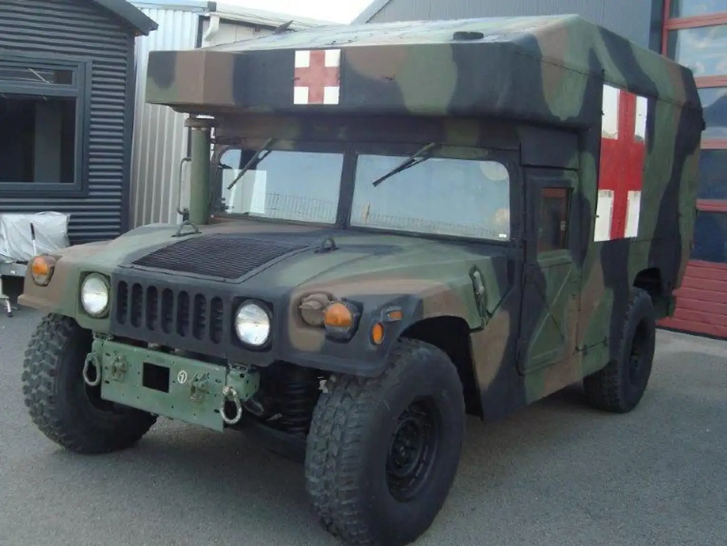 HUMMER H1 HMMWV Ambulance ideal zum Camper Ausbau - 1