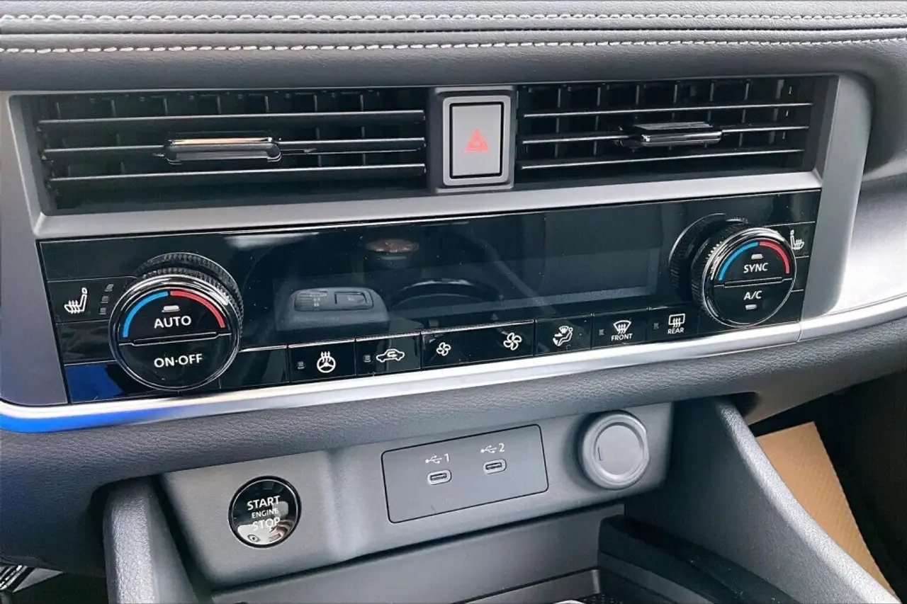 Nissan Rogue снимка Nissan Rogue